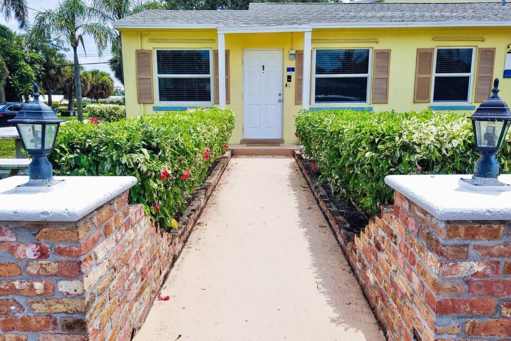 The Beach House At Seascape Steps From The Beach, Marina And Shops! Villa West Palm Beach Exterior photo